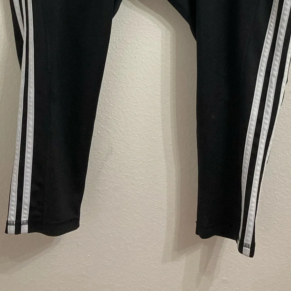 EUC Adidas Aeroready Black Athletic Leggings with White Stripes Size: 2X - Picture 10 of 11